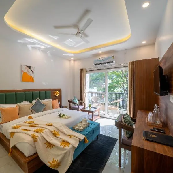 Perfectstayz Premium Mystic falls with Rooftop Pool & Cafe，位于Narendranagar的酒店