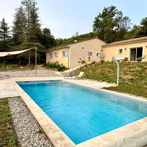 Schöne Villa im Herzen der Ardéche mit privatem Pool，位于Sampzon的酒店