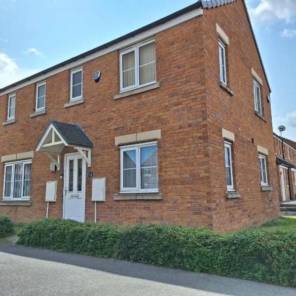 Lavish Lodge - Perfect for couples, families and contractors!，位于韦克菲尔德的酒店