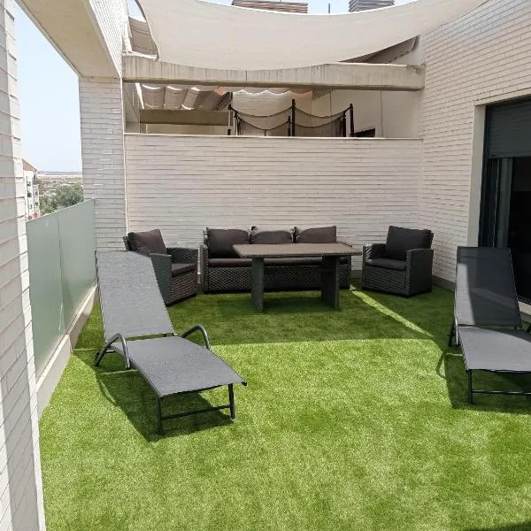 Ático centro Huelva, parking incluido，位于韦尔瓦的酒店