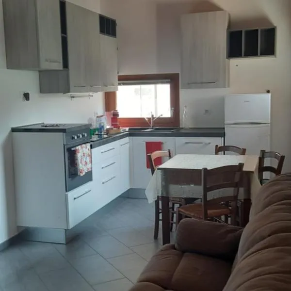 La Tór Appartamenti - Pramotton，位于Donnas的酒店