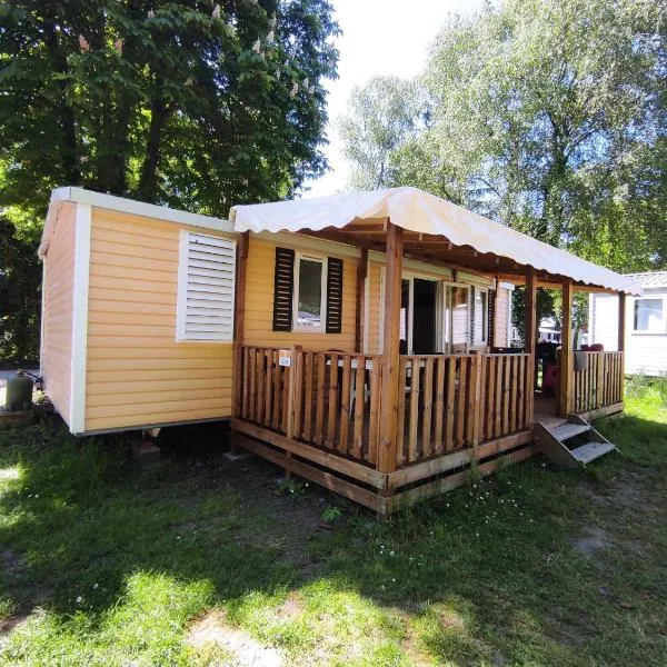 Bungalow 6 pers, proche Europa Park, ménage inclus, en camping avec piscines，位于Boofzheim的酒店