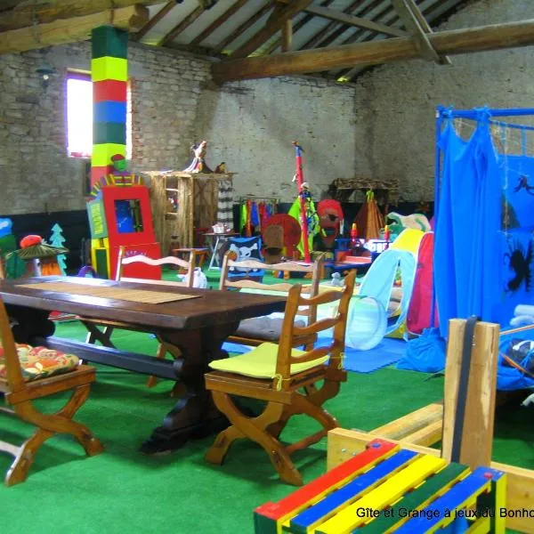 Gîte et Grange à Jeux du Bonhomme Bouton，位于Guinzeling的酒店