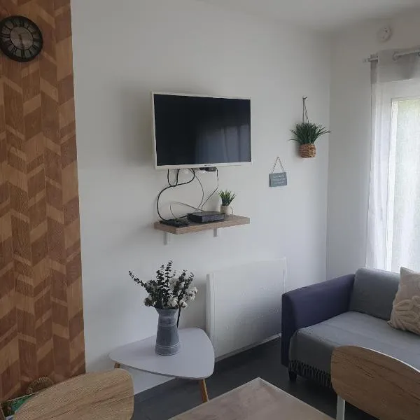 L'Echappée Verte - Guînes, maison 2 chambres à 25min du Site des 2 Caps，位于Guînes的酒店