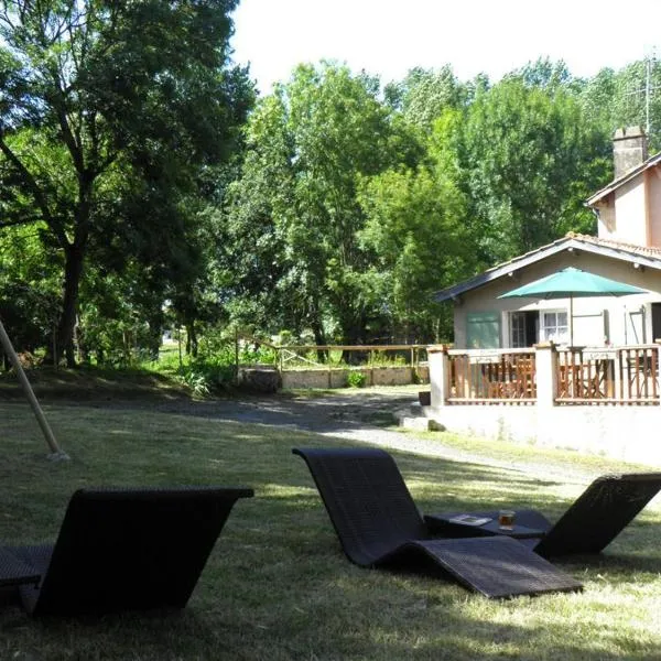 Gîte de caractère avec étang privé, jardin clos et cheminée, parfait pour les familles - FR-1-426-121，位于Payré-sur-Vendée的酒店