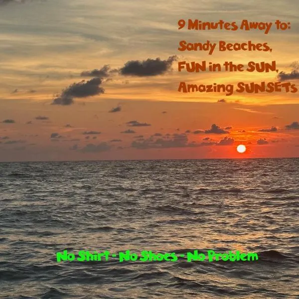 Magic Secluded Suite-Pool-Sauna plus Lake View Venice Florida，位于威尼斯的酒店