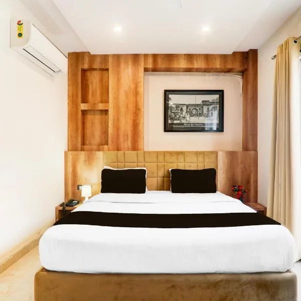 Super Townhouse The Nawab Hotel and Banquet，位于Nilmatha的酒店