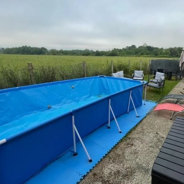 Maison Piscine " Pac-Man" climatisée - entre collègues, amis, famille - barbecue - Netflix - Prime - Baby foot 50cts，位于Saint-Seurin-sur-lʼIsle的酒店