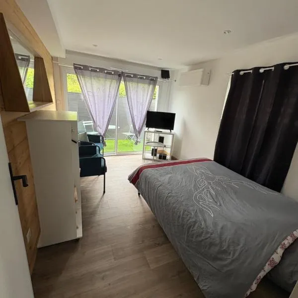 Studio dans maison 2 personnes，位于Sainte-Hélène-du-Lac的酒店