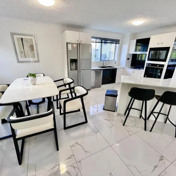 Surfers Paradise Center- Ocean View Vacation Condo-Pool&Pier,Walk to Beach，位于黄金海岸的酒店