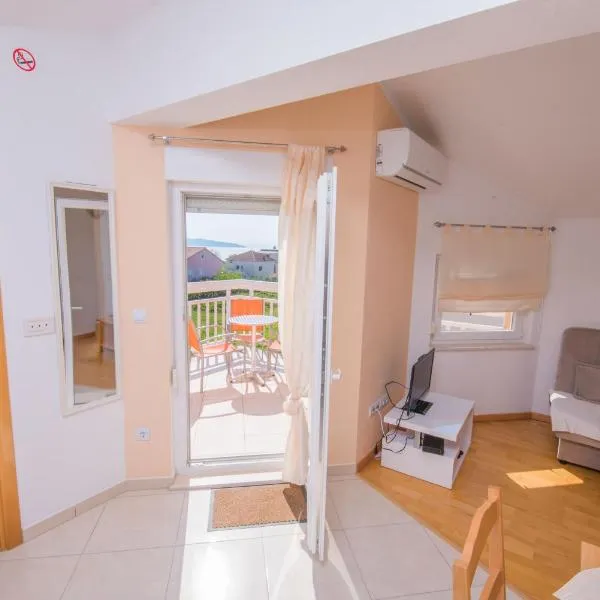 Villa Diva Apartments，位于卡什泰拉的酒店