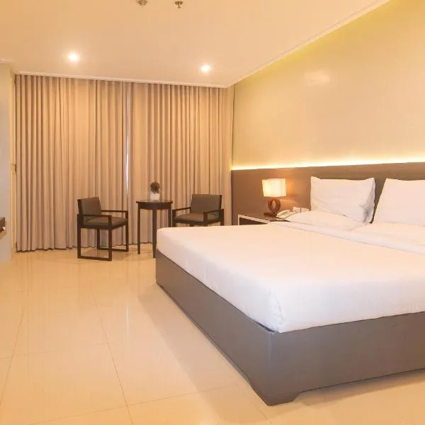 Iloilo Gateway Hotel and Suites by RedDoorz，位于Pavia的酒店