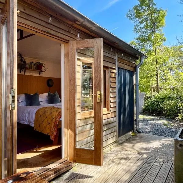 The Garden Room - Cabin on The Lizard，位于Cury的酒店