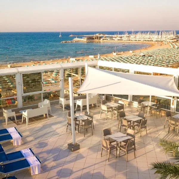 拜亚帝国酒店，位于里米尼的酒店