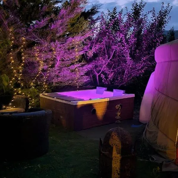 Glamping El Jardín De Las Delizias Valle Del Jerte，位于Casas del Castañar的酒店