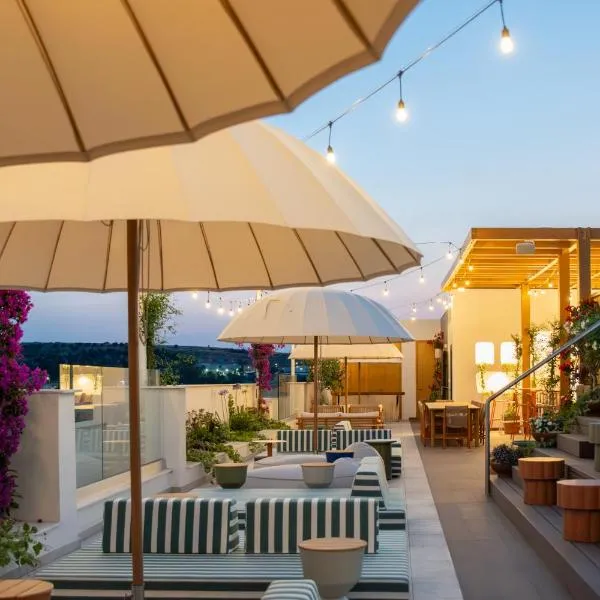 LIV & CO Suites & Villas，位于沃罗里尼的酒店