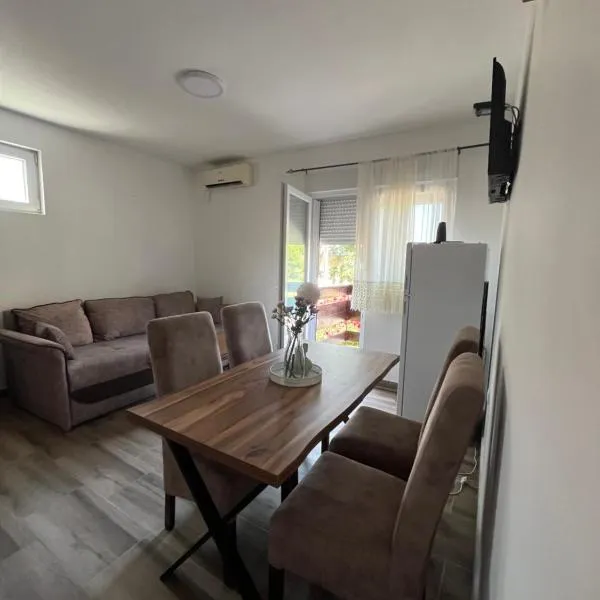Apartman Sreckovic，位于Gunjica的酒店