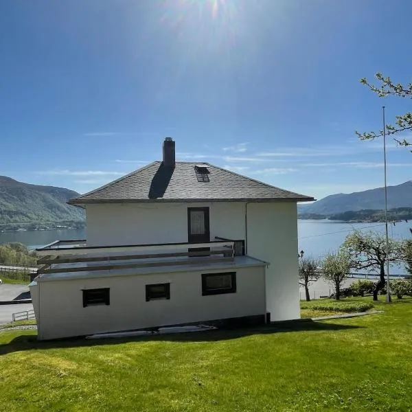Retro hus med fin beliggenhet，位于Haddal的酒店