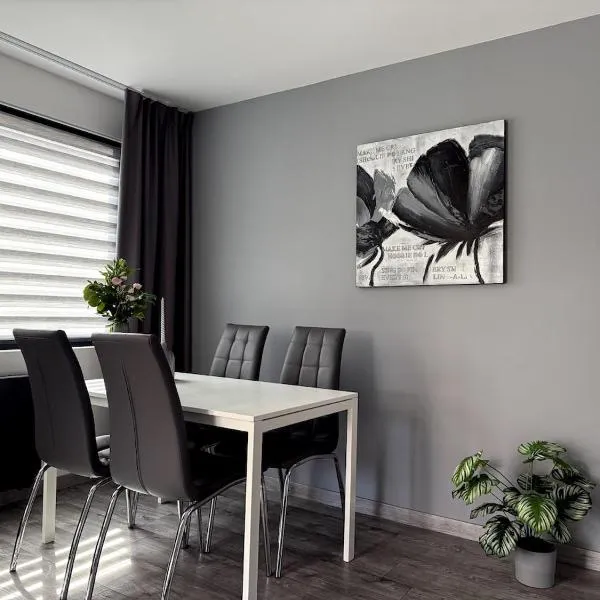 Nyrenoverat lägenhet i Halmstad，位于哈尔姆斯塔德的酒店