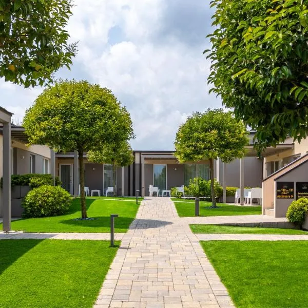 Aurora ApartHotel，位于佩斯基耶拉德加达的酒店