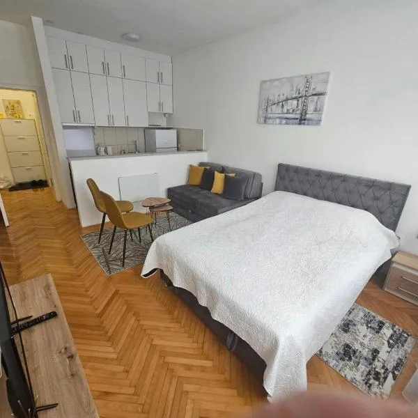 GiV Apartman，位于普里耶多尔的酒店