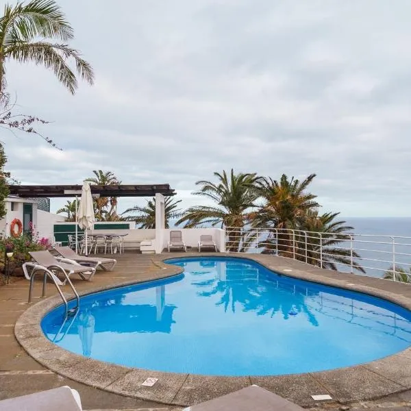 Vila da Falésia-With Pool and views，位于卡尼索的酒店