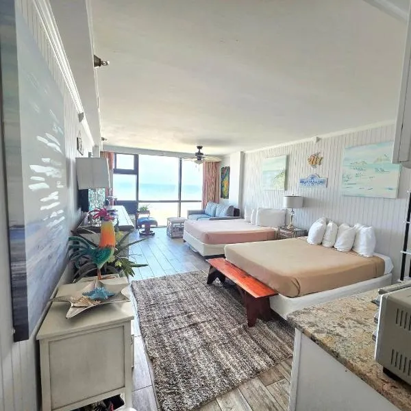 Sunrise Oceanfront 2 Full Studio w/kitchen & pool，位于代托纳海滩的酒店