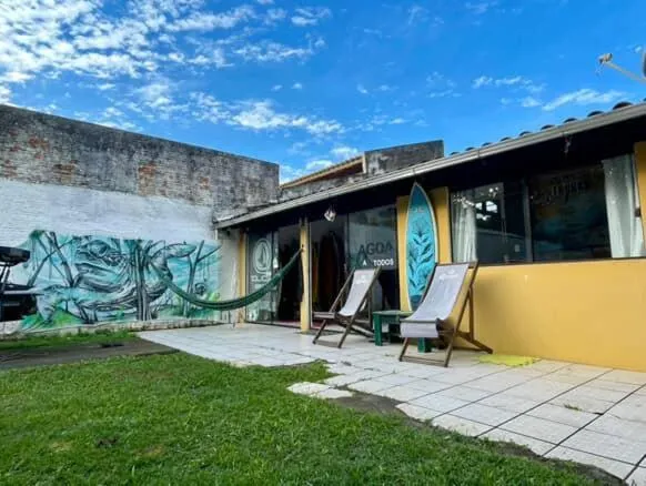 WATERMAN Surf Camp Hospedagem e Escola de Surf, Kitesurf, SUP em Florianópolis，位于弗洛里亚诺波利斯的酒店
