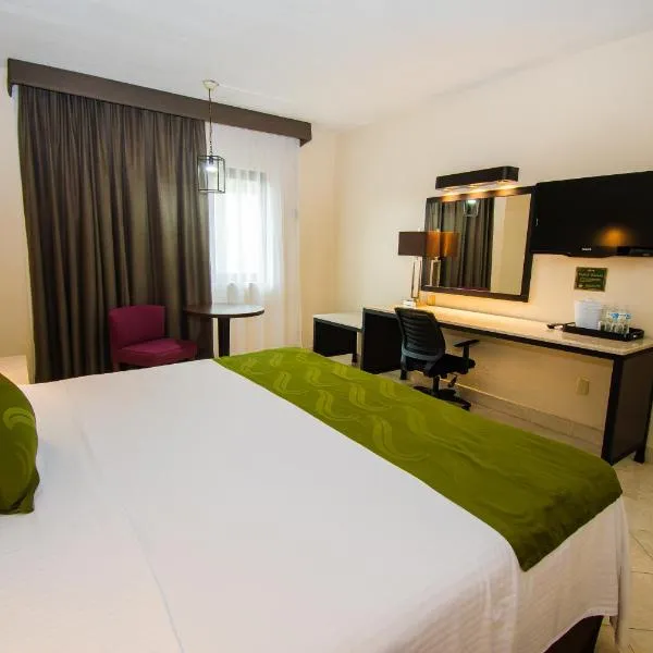 Eco City Hoteles，位于图斯特拉古铁雷斯的酒店