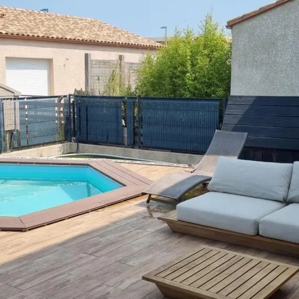 Maison 8 couchages CLIM, plage à pied, petite piscine，位于拉努韦勒港的酒店