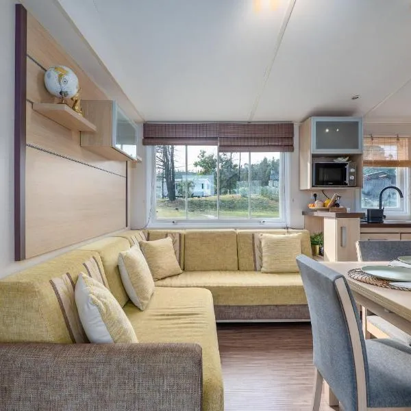 Glamping Frog Farm，位于Foz do Sousa的酒店