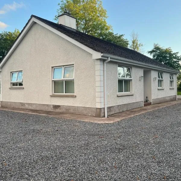 Ewe view cottage，位于Rosslea的酒店