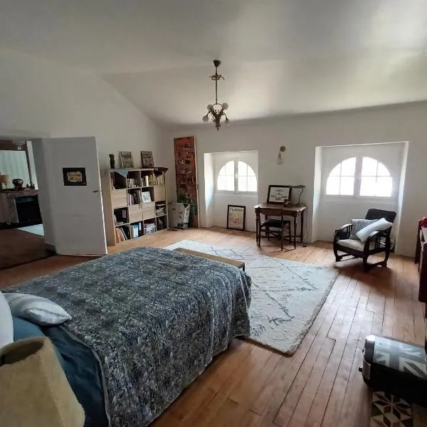 Villa Séquoia - Belle chambre SDB privée et petit salon，位于巴扎斯的酒店