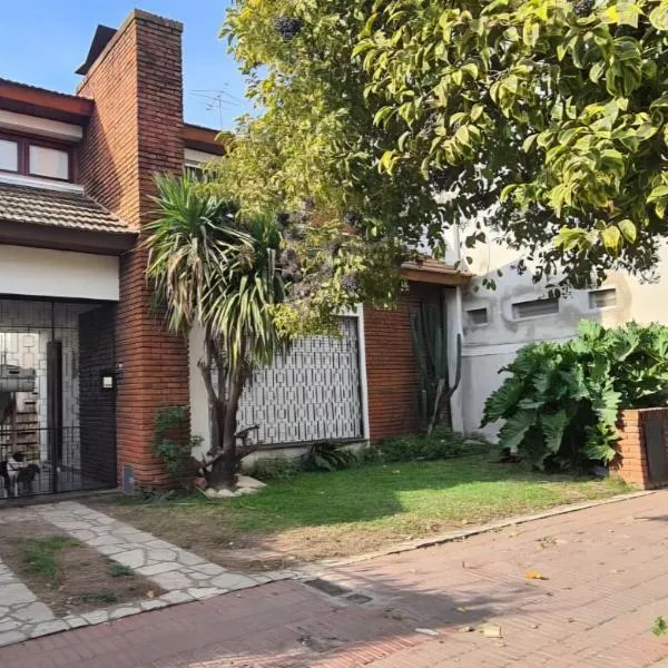 Casa 5 personas. Calle principal Cañuelas，位于卡尼乌拉斯的酒店