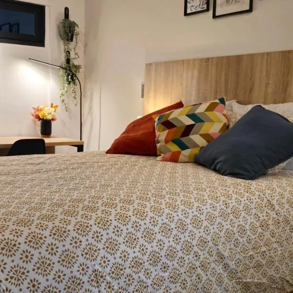 Apartamento Envigado wifi 700 mb，位于恩维加多的酒店