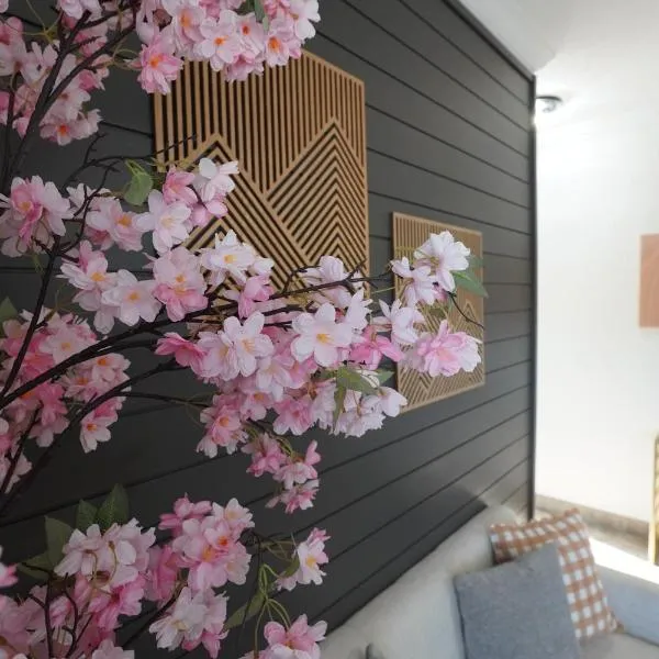 Villa Fiorō -Bold Luxury 2BR - River & Coastal Vibe，位于可可比奇的酒店