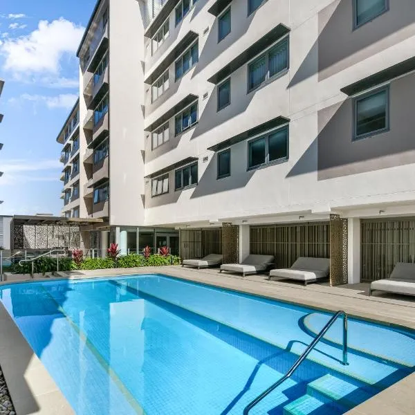 Lowanna Beach Resort Kawana，位于卡瓦纳华特斯的酒店