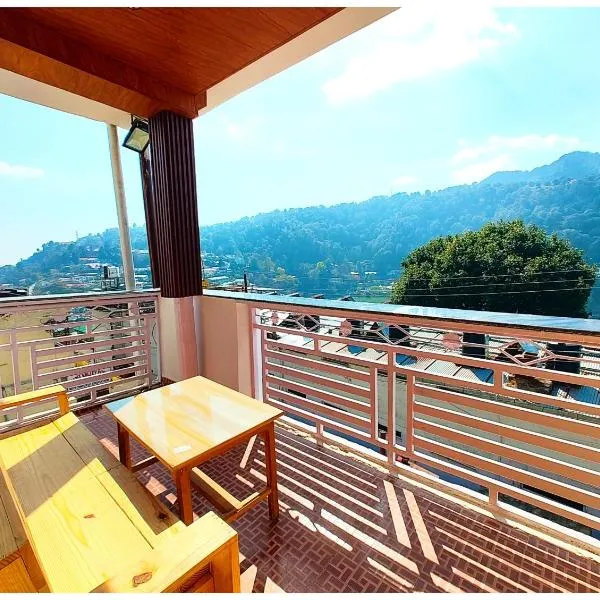 NAINITAL !! LUXURY HOTEL SANGITA LAKE VIEW # PARADISE Near Mall Road Luxurious Lake View Rooms With Balcony - Free Parking & Wi-fi - Restaurant Facilities - Best Hotel In Nainital，位于奈尼塔尔的酒店