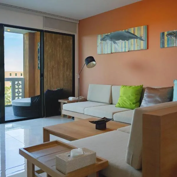 20 min from Hua Hin - Tide & Tail 2BR Beachfront Condo Baan Chaan Talay，位于Ban Bo Khaem的酒店