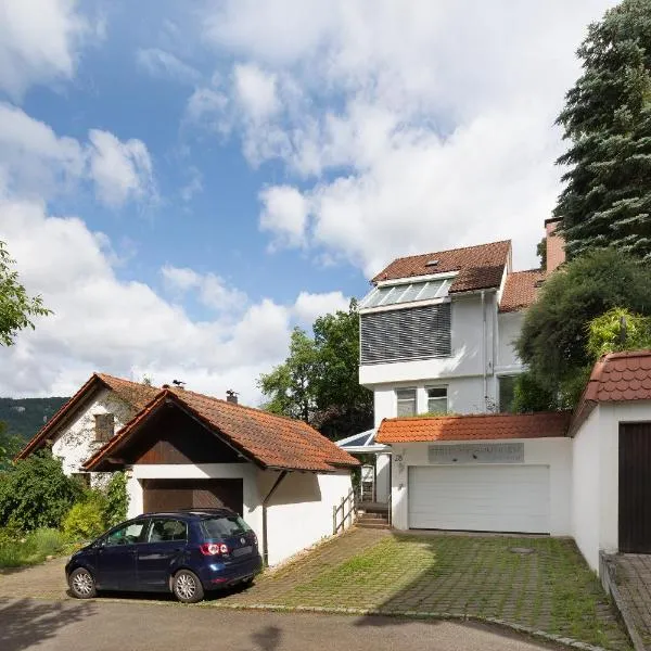 Haus Am Sonnenhügel，位于巴特乌拉赫的酒店