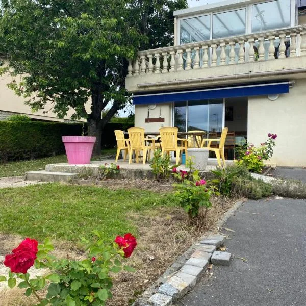 A 1Okm des plages du débarquement, Chez Sabrina, gîte entre mer et campagne, proximité Caen, Bayeux, Arromanches, aéroport Carpiquet，位于Lantheuil的酒店