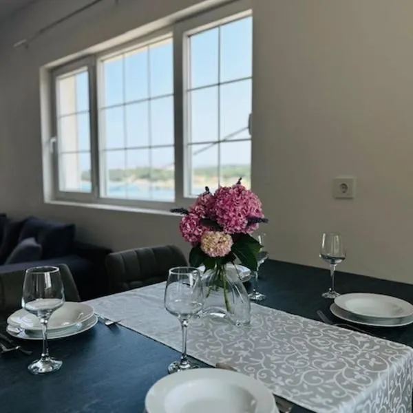 马里纳公寓，位于洛帕的酒店