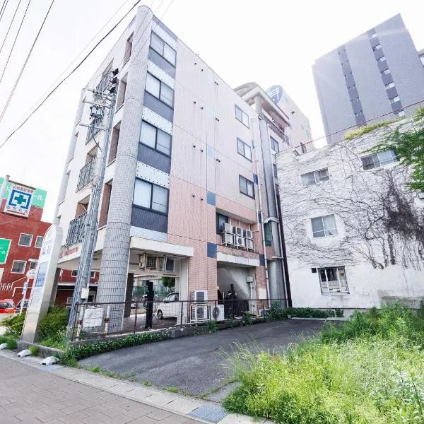 ビジネスホテル寿屋，位于半田的酒店