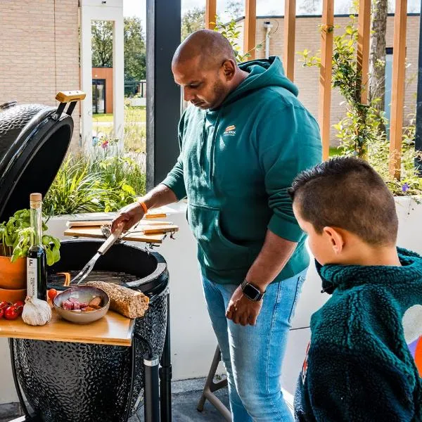 Recreatiewoning 'Steenpatrijs' op Gemoedelijk Vakantiepark，位于福尔特赫伊曾的酒店
