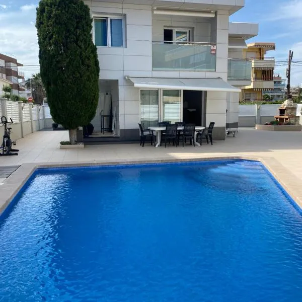 House 50meters from the beach，位于库尼特的酒店