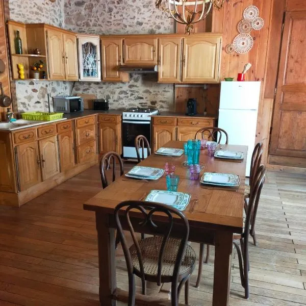 maison médiéval pour six personnes，位于Saint-Benoît-du-Sault的酒店