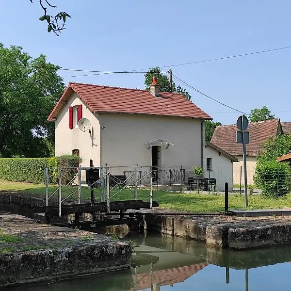 Authentique maison éclusière，位于Thénioux的酒店
