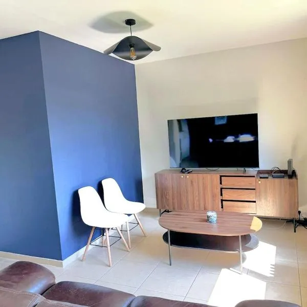 Rare ! Maison face à l'étang d'Isle，位于圣康坦的酒店