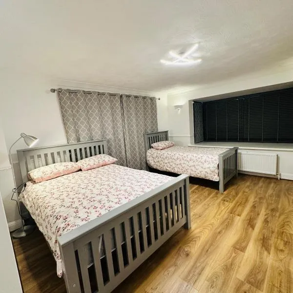 Ashsons Cosy Studio Apartment Free Parking For Car or Small Van Only，位于米尔顿凯恩斯的酒店