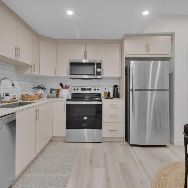 1 BR Suite Stylish Coffee Station Stocked sleep 4，位于埃德蒙顿的酒店